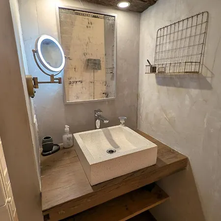 La Cave Des Amoureux Апартаменты