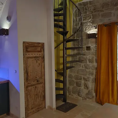 La Cave Des Amoureux Vogue