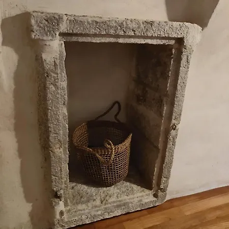 La Cave Des Amoureux 沃格于埃